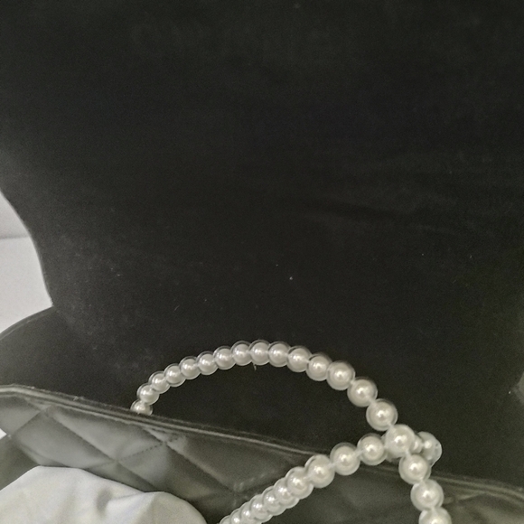 CHANEL SUNGLASSES WITH PEARL ATTACHMENT - Picture 16 of 16